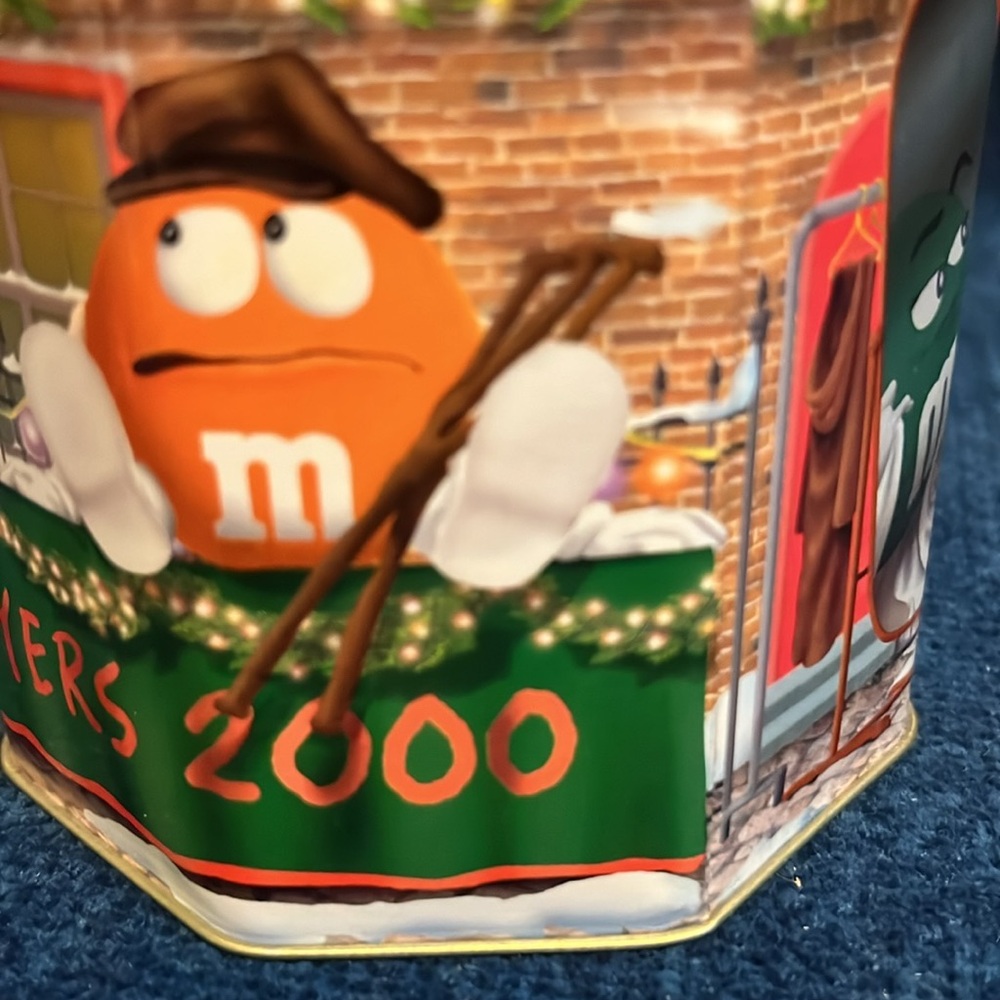 Two Limited Edition Vintage M&Mโs Christmas Tins - Picture 6 of 16